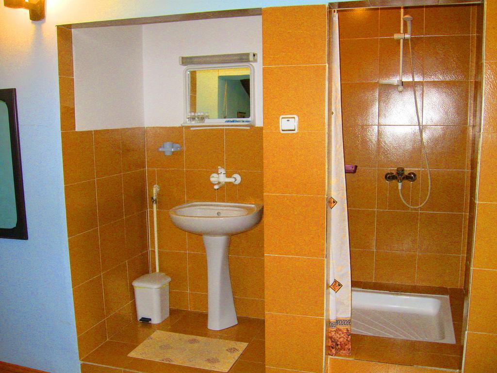 Amfora Rooms Caribrod ดิมิโตรฟกราด ห้อง รูปภาพ