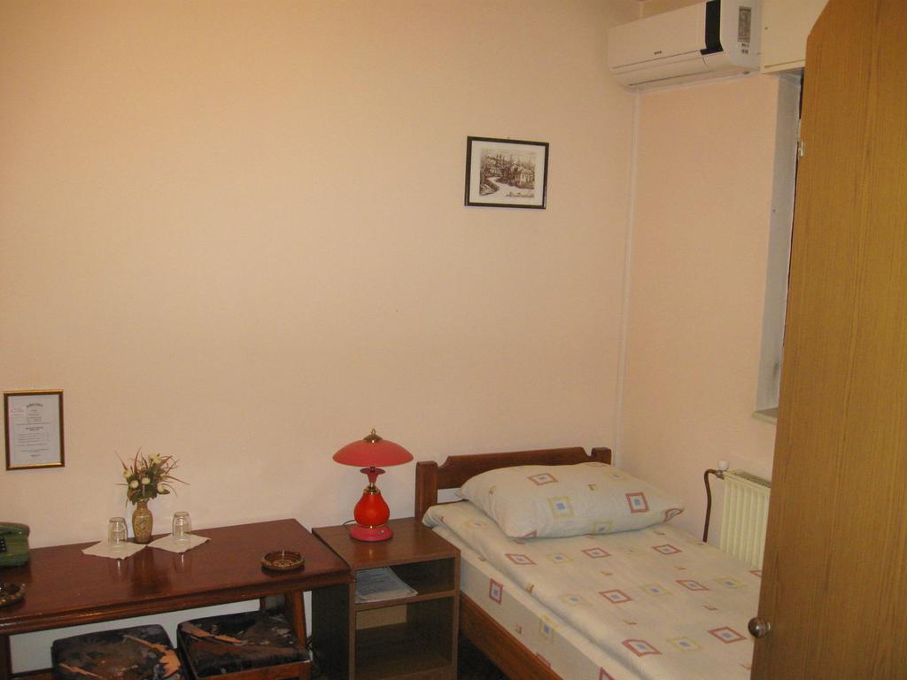 Amfora Rooms Caribrod ดิมิโตรฟกราด ห้อง รูปภาพ