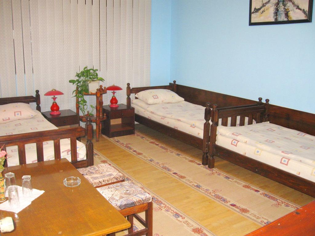 Amfora Rooms Caribrod ดิมิโตรฟกราด ห้อง รูปภาพ