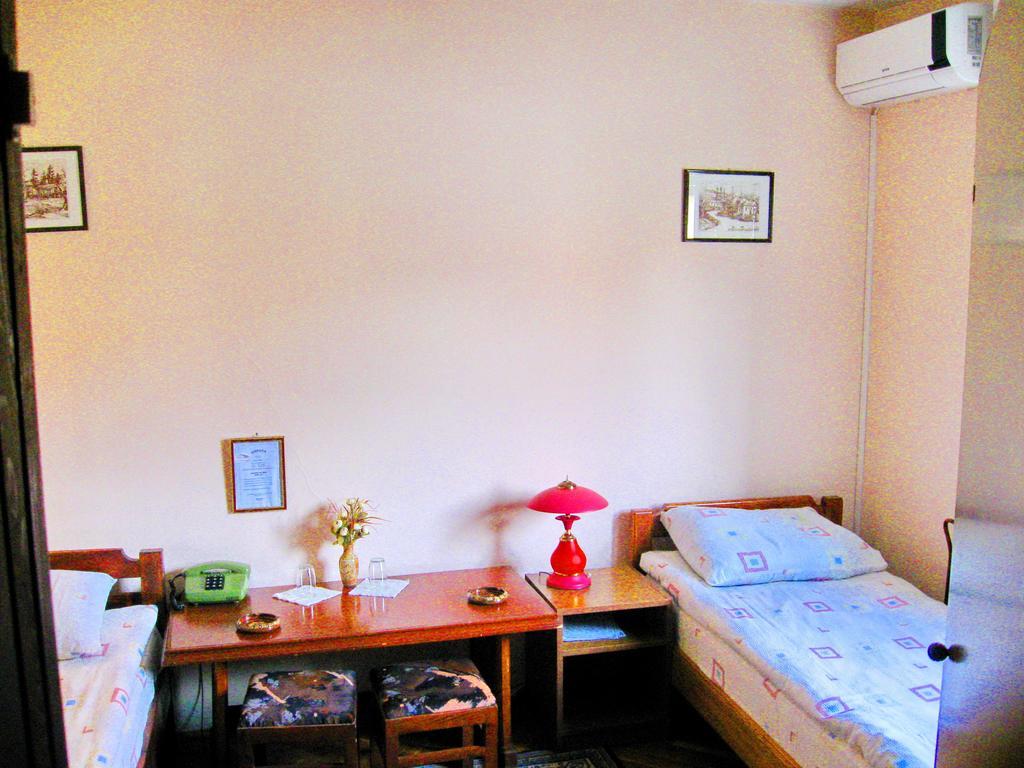 Amfora Rooms Caribrod ดิมิโตรฟกราด ห้อง รูปภาพ